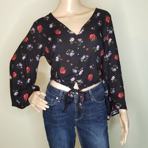 NWT American Eagle Flared Sleeve Button Floral Crop Top